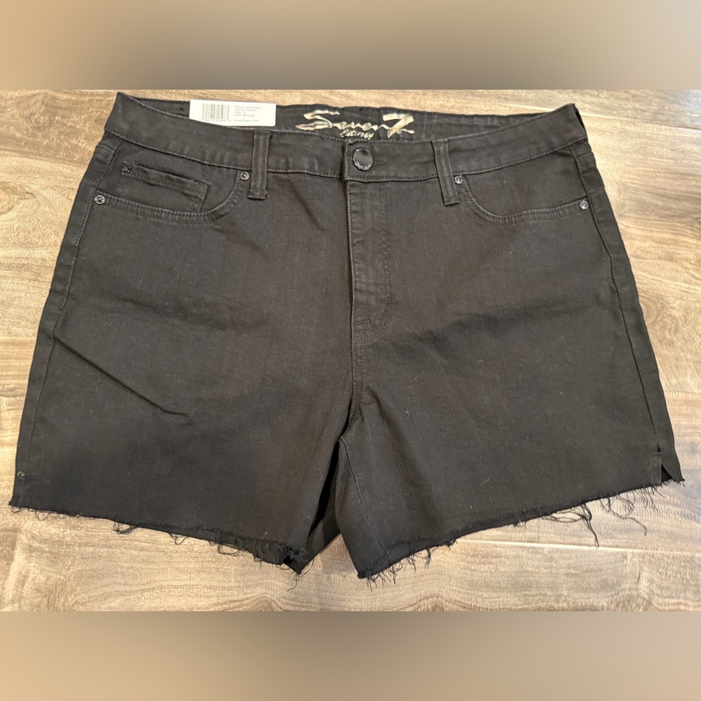 Seven7 Black Weekend Shorts – Size 16